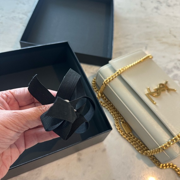 Yves Saint Laurent Kate Small White and Gold Chain Bag - Picture 6 of 13